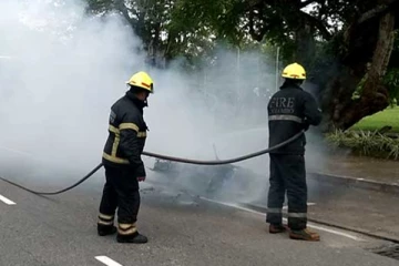 கொழும்பில் முற்றாக தீ பற்றி எரிந்த மோட்டார் சைக்கிள்