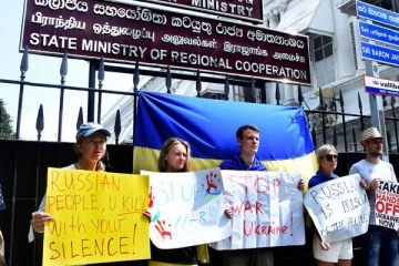 இலங்கையில் ஆர்ப்பாட்டத்தில் இறங்கிய உக்ரைன் பிரஜைகள்