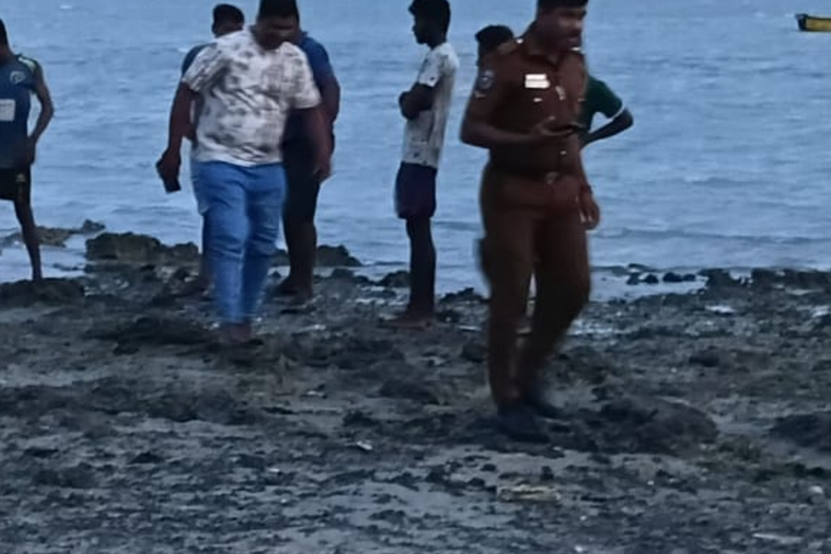 புங்குடுதீவு கடலில் ஒதுங்கிய சடலம்! காவல்துறை விசாரணை தீவிரம் | Body Washed Up On The Seabed Of Pungudutivu புங்குடுதீவு கடலில் ஒதுங்கிய சடலம்! காவல்துறை விசாரணை தீவிரம் | Body Washed Up On The Seabed Of Pungudutivu