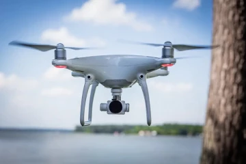 දළදා මාලිගාව අසල ඩ්‍රෝන යවන්න සැරසුණු චීන ජාතිකයන්ට දෙදෙනාට සිදු වූ දේ.