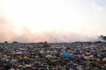 புத்தளம் குப்பைமேட்டில் திடீர் தீ பரவல்: கடற்படையினர் - இராணுவத்தினர் கலத்தில்!