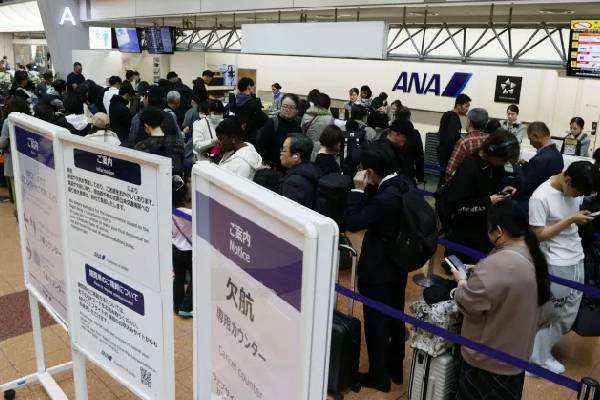 பறப்பதற்கு பாதுகாப்பற்ற 6,000 விமானங்கள்... ஸ்தம்பிக்கும் பிரித்தானிய விமான நிலையங்கள் | 6000 Planes Found Unsafe To Fly