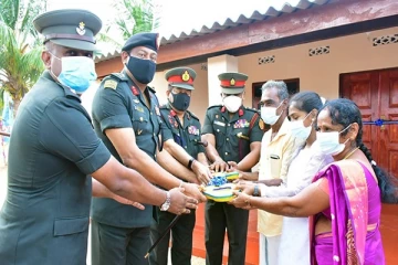 கிளிநொச்சியில் இராணுவத்தினரால் புதிய வீடுகள் நிர்மாணித்து கொடுக்கப்பட்டுள்ளன