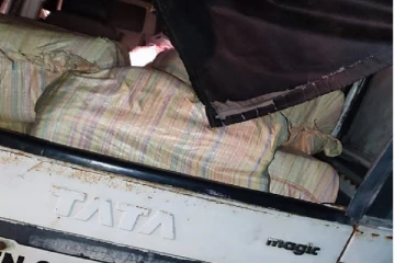 இலங்கைக்கு கடத்தப்படவிருந்த பல கோடி மதிப்பிலான கஞ்சா பறிமுதல் : எழுவர் கைது(Photo)