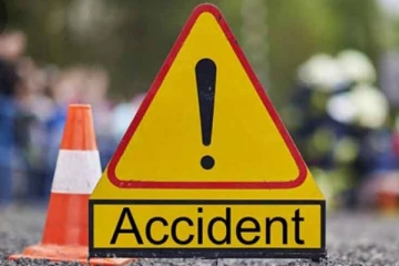 විසි අට දෙනෙකු ගමන්ගත් බස් රථයක් පෙරලෙයි..