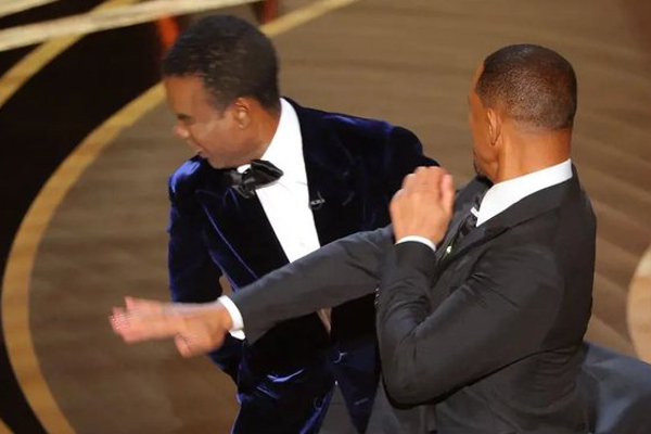 ஒஸ்கார் மேடையில் வைத்தே தொகுப்பாளரின் கன்னத்தில் அறைந்த நடிகர்! அதிர்ச்சியடைந்த அரங்கம் - ஐபிசி தமிழ்