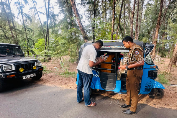 போயா தினத்தில் பொலிஸாரிடம் வசமாக சிக்கிய நபர் | Suspect Arrested Batticalo போயா தினத்தில் பொலிஸாரிடம் வசமாக சிக்கிய நபர் | Suspect Arrested Batticalo