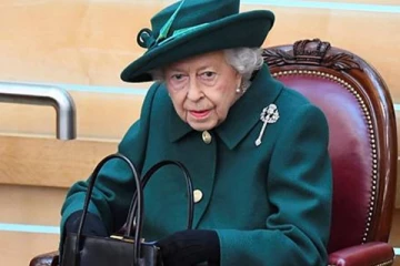 பல வருடங்களின் பின் மருத்துவமனை  சென்ற  மகாராணி!