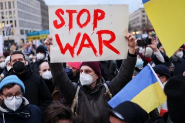 ரஷ்யாவுடன் அமைதி பேச்சுவார்த்தைக்கு தயார்  - உக்ரைன் அதிரடி அறிவிப்பு