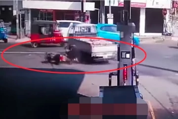 බ්‍රේක් නැති ලොරියක් කරපු හරියක්..සිදුවූ බිහිසුණු අනතුර මෙන්න.(CCTV VIDEO)