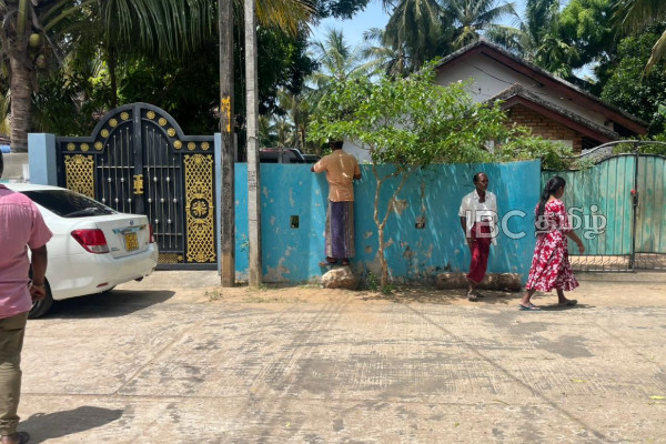 குடும்பபெண்ணொருவரின் படுகொலையின் பிரதான சூத்திரதாரி: யாழ் நபருக்கு வலைவீச்சு | Police Hunt Key Suspect In Ampara Women Murder