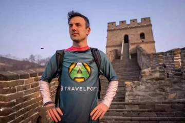 ஏழு அதிசயங்களையும் ஒரு வாரத்திற்குள் சுற்றிப் பார்த்து கின்னஸ் சாதனை