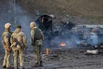 வயோதிப தம்பதி என்றும் பாராமல் ரஷ்ய படையினரின் ஈவுஇரக்கமற்ற செயல்! பதறவைத்த காணொளி