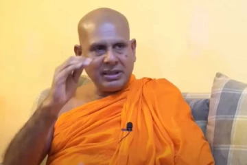 நாட்டை அழிக்க வந்தவர்கள் இவர்கள் - ராஜபக்சவினரை துடைத்தெறிய வேண்டும்: கடும் சீற்றத்தில் தேரர்