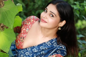 சேலையில் தர்ஷா குப்தா லேட்டஸ்ட் ஸ்டில்கள்.