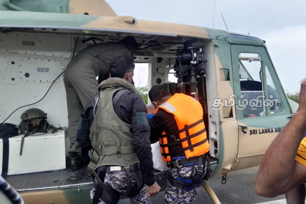 குஞ்சுக்குளம் கிராம மக்களுக்கு விசேட வானூர்தி மூலம் உலர் உணவு அனுப்பி வைப்பு | Dry Food Shipment By Air Mannar