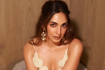 கியாரா அத்வானி செம கவர்ச்சியாக வந்திருக்கும் ஸ்டில்கள்