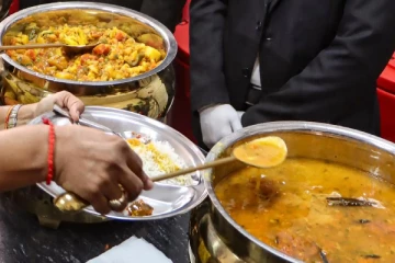 5 ரூபாய்க்கு பருப்பு, சாதம், சப்பாத்தி; 100 இடங்களில்.. எங்கு தெரியுமா?