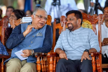 අපි ශිෂ්ටාචාරමය නිවුන් සොහොයුරන්.. අපේ සබඳතාව අසල්වැසියන්ට වඩා වැඩි බැඳීමක් - ලංකාවටම ඇවිත් ඉන්දීය මහ කොමසාරිස් කිව්ව කතාව