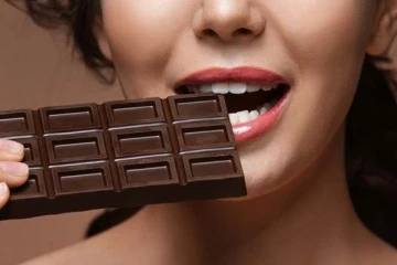 டார்க் சாக்லேட் சாப்பிடுவது உடலுக்கு ஆபத்தா?