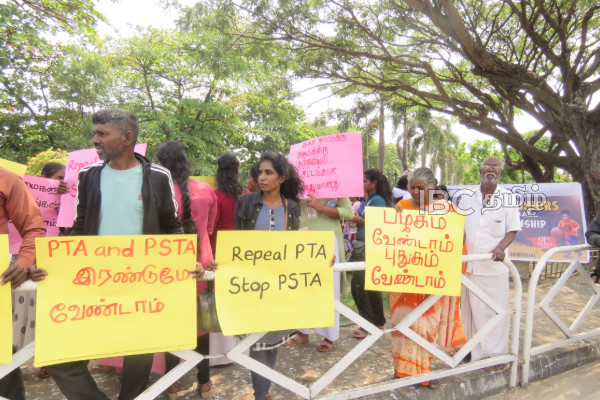 பயங்கரவாத தடைச்சட்டத்துக்கு எதிராக மட்டக்களப்பில் ஆர்ப்பாட்டம் | Protest Against The Prevention Of Terrorism Act பயங்கரவாத தடைச்சட்டத்துக்கு எதிராக மட்டக்களப்பில் ஆர்ப்பாட்டம் | Protest Against The Prevention Of Terrorism Act
