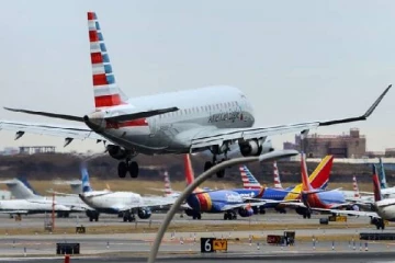 900 விமானங்கள் திடீர் ரத்து - என்ன காரணம் தெரியுமா?