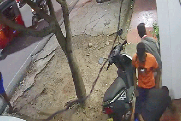 கொழும்பில் வாள்வெட்டுத் தாக்குதல்: மூவர் வைத்தியசாலையில் | A Case Of Assault In Kalubowila