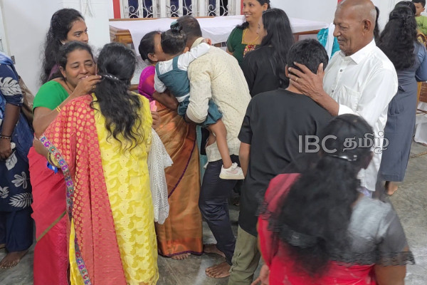 வடக்கு - கிழக்கில் கொண்டாடப்பட்ட நத்தார் பண்டிகை...! | Christmas Worship Events Held Across Tamil Areas