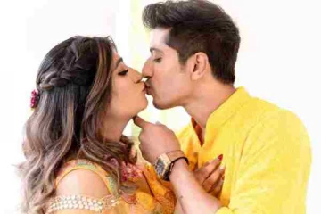 கல்யாணத்திற்கு முன்பே லிப் கிஸ் போட்டோ ஷுட் நடத்திய பிக்பாஸ் ஷாரிக்