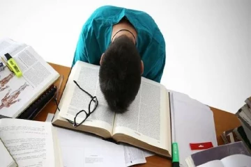 அரையாண்டு தேர்வில் மதிப்பெண் குறைவு.., மனமுடைந்த மாணவன் விபரீத முடிவு