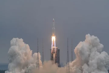 பூமியை நெருக்கும் சீனா ஏவிய ராக்கெட்டின் மிகப்பெரிய பாகம்! யாருக்கு ஆபத்து?