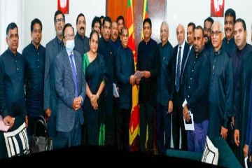 சஜித் அணியின் அரசமைப்பு திருத்த வரைவு சபாநாயகரிடம் கையளிப்பு (photos)