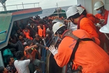வியட்நாம் கடற்பரப்பில் மீட்கப்பட்டுள்ள 306 இலங்கையர்கள்..! வெளியாகிய புதிய தகவல்