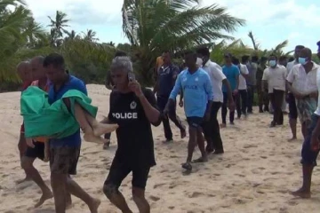 பாரிய கடல் அலையில் சிக்கி இழுத்துச் செல்லப்பட்ட 7 வயது சிறுமிக்கு நேர்ந்த சோகம்!