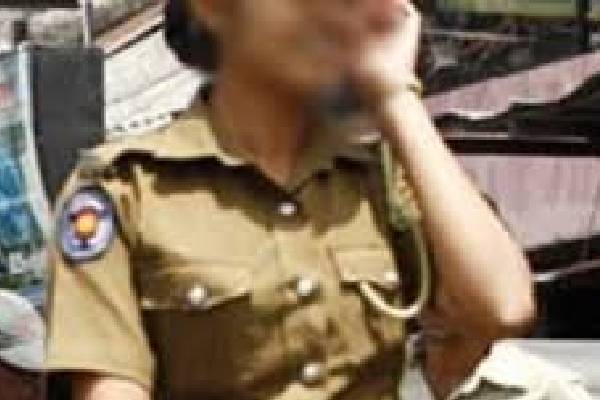 பொலிஸாரின் சோதனையில் சிக்கிய பெண் பொலிஸ் அதிகாரி! | Female Police Constable Was Arrested