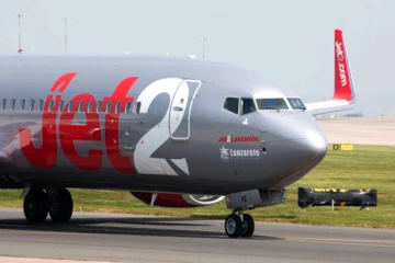 விமானத்தில் ஆடைகளை கழற்றி வீசி, அச்சுறுத்திய இளம்பெண்! 3 குழந்தைகளின் தந்தை செய்த காரியம்...