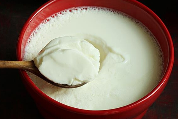 தயிரை இந்த நேரத்தில் சாப்பிட்டால் ஆபத்து? ஏன் சூடுபடுத்திச் சாப்பிடக்கூடாது தெரியுமா? | Is It Safe To Have Curd At Night