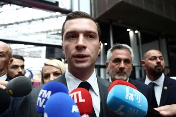 பிரான்ஸ் தேர்தலுக்கு முன்பே பின்வாங்கும் வருங்கால பிரதமர்: குழப்பம் துவங்கியது