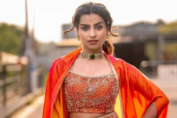 25 வயதை தாண்டிய சூப்பர் சிங்கர் சிவாங்கி!! மாடர்ன் லுக் போட்டோஷூட்..