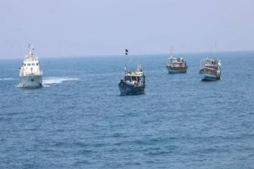 இலங்கை கடலுக்குள் அத்துமீறி நுழைந்த இந்திய மீன்பிடிப்படகுகள்
