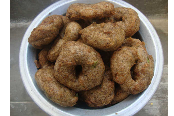 சுவையான மொறு மொறு கருப்பு உளுந்து வடை செய்வது எப்படி? | Vadai Recipe In Tamil