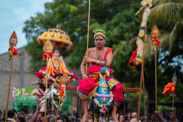 சைவசமயத்தை கேலிக் கூத்தாக்கும் கிளிநொச்சி பூசகர்; சமூக வலைத்தளங்களில் கடும் விசனம் | Kilinochchi Priest Mocks Peacock Skanda Sashti சைவசமயத்தை கேலிக் கூத்தாக்கும் கிளிநொச்சி பூசகர்; சமூக வலைத்தளங்களில் கடும் விசனம் | Kilinochchi Priest Mocks Peacock Skanda Sashti