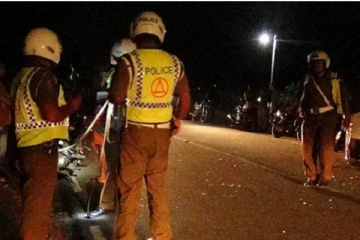 திருகோணமலையில் வாள்வெட்டு தாக்குதல்: மூவர் வைத்தியசாலையில்