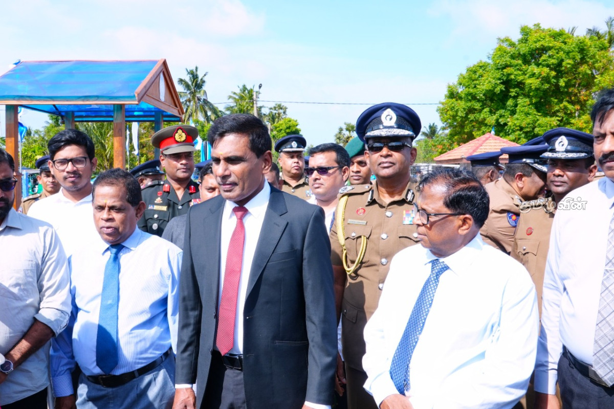 பொலிஸார் மக்களின் நம்பிக்கையை வெல்ல வேண்டும்! ஆளுநர் நா.வேதநாயகன் | The Police Must Act In A Way That Earns The Trust பொலிஸார் மக்களின் நம்பிக்கையை வெல்ல வேண்டும்! ஆளுநர் நா.வேதநாயகன் | The Police Must Act In A Way That Earns The Trust