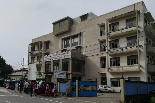 மனைவியின் கோடரி தாக்குதலில் கணவன் படுகாயம் : வெளியானது காரணம் | Husband Seriously Injured In Wifes Axe Attack