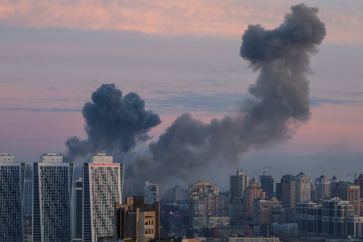 உக்ரைனில் ரஷ்யா பயங்கர தாக்குதல்! இந்தியர் உட்பட 12 பலி | 12 Killed In Russian Attack In Ukraine