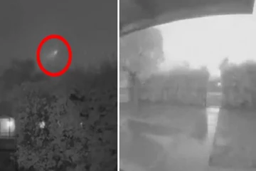 தரையில் விழுந்து பயங்கரமாக வெடித்து சிதறிய விமானம்... சிசிடிவி கமெராவில் சிக்கிய சம்பவம்