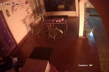 யாழில் அடையாளந்தெரியாத நபர்களினால் முச்சக்கரவண்டிக்கு தீ வைப்பு (Video)