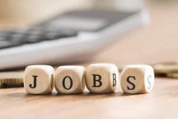 இறந்த தந்தையின் அரசுப் பணிக்காக இரண்டு சகோதரர்களை கொலை செய்த பெண்