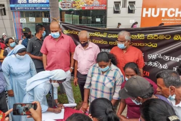 பயங்கரவாத தடைச்சட்டத்தை நீக்குமாறு கோரி கையெழுத்து வேட்டை (PHOTOS)